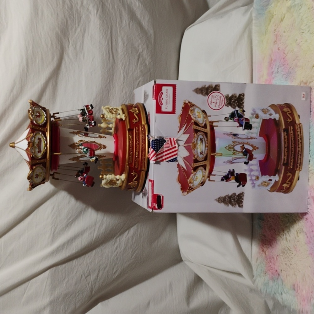 (D-24) Holiday Time Flying Chair Silla Voladora Carousel Plays 8 Christmas Songs